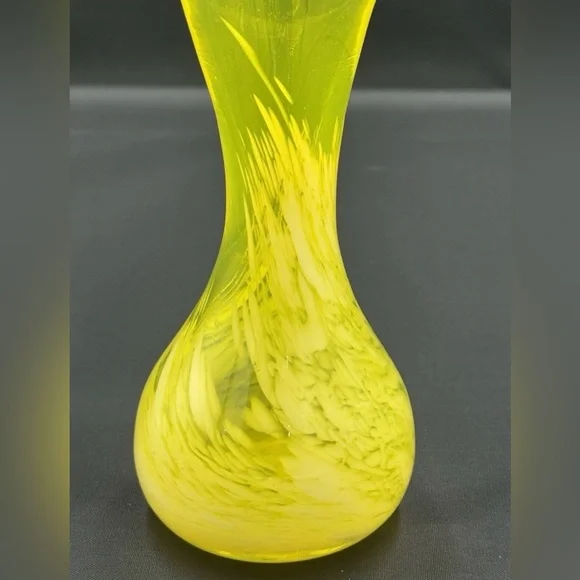 Vintage MCM Yellow Hand Blown Art Glass Vase Swirled Swung Ruffled Rim 7.5”T - Picture 4 of 8